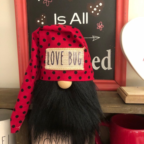 Handcrafted Valentine’s Day gnomes - Picture 4 of 8